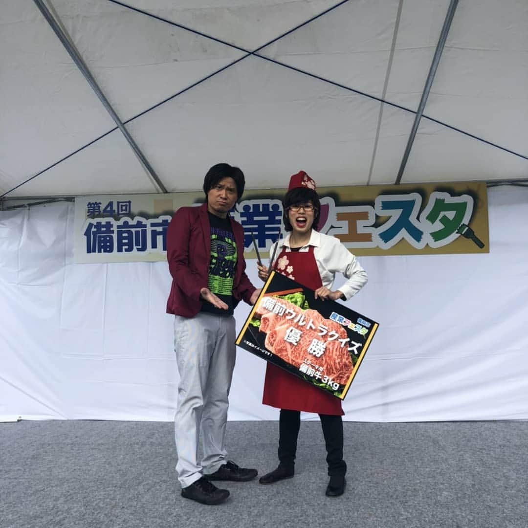 延本英祥のインスタグラム：「. . 11月10日㈰ 第４回　備前市産業フェスタ  ３年連続で出演させてもらって 本当に感謝です。  今回は初岡山上陸のシンディー姉さんと  年々、お客さんも増えてきていて 嬉しい限りです。  また来年も行けたらいいなぁ  #岡山県　#備前市 #備前市産業フェスタ  #ひでよしっと #シンディー . . そして 前々乗りの香川や前日の岡山などでのグルメ #ひでよし増量中　です  #一鶴 #アララカリー #あなごめし」
