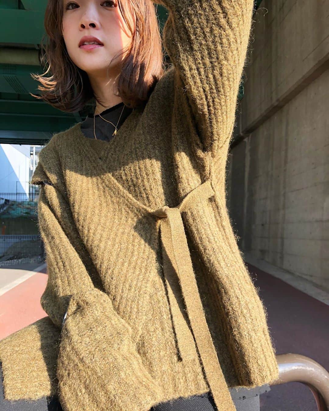 野尻美穂のインスタグラム：「今日は嬉しい事がありました😭 頑張ろう😭😭😭 日々の努力を高めよう！ 昨日着てたニットはカーディガンにもなる優秀なやつ🥺💕 #perverze  #mohair  #月曜から涙出る」
