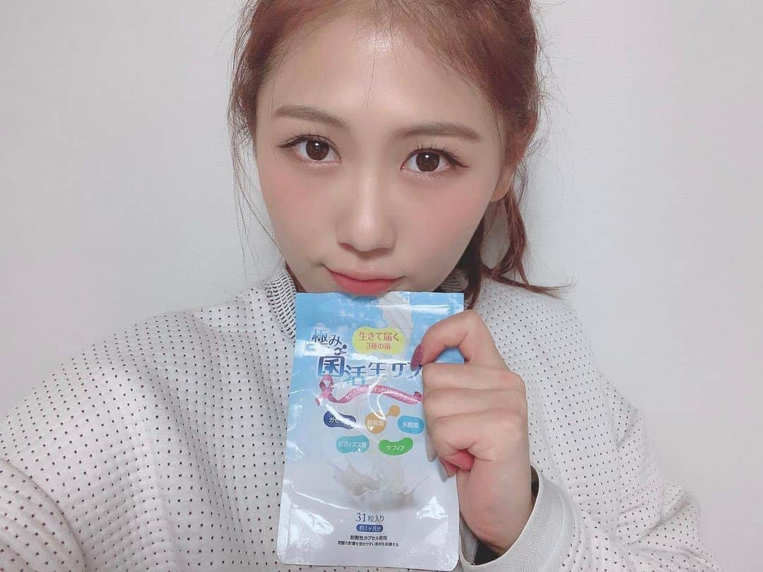 西野未姫さんのインスタグラム写真 - (西野未姫Instagram)「前回のサマスタでは、 食事制限で便秘になったり、体に無理をさせてたから今回はトレーニング以外に腸活を取り入れて健康に大会にむけてのダイエットに挑戦しています🔥  そもそも腸活って何か私も最初わからなかったんですけど、調べたらすごかったらみなさんも参考に見てみてください😆  腸活とは カラダに良い働きをする菌を積極的に取り入れることを“菌活”と言います。 そしてその結果、腸内環境を整えて美しく健康なカラダを手にいれることを“腸活”と言います。 「美」・「健康」・「パフォーマンスアップ」このすべてを司っているのは”腸内環境”です。 腸は私たちの免疫を担っており、第2の脳ともいわれております。  そして1日たった1粒で生きた菌を毎日2億個も腸にお手軽に届けることができるのがこの”極み菌活生サプリ”なんです！  ぜひ皆さんも“菌活””腸活”をはじめてみてください🥺💓 #極み菌活生サプリ #腸活 #アンバサダー #ダイエット」11月11日 17時41分 - nishinomiki_official