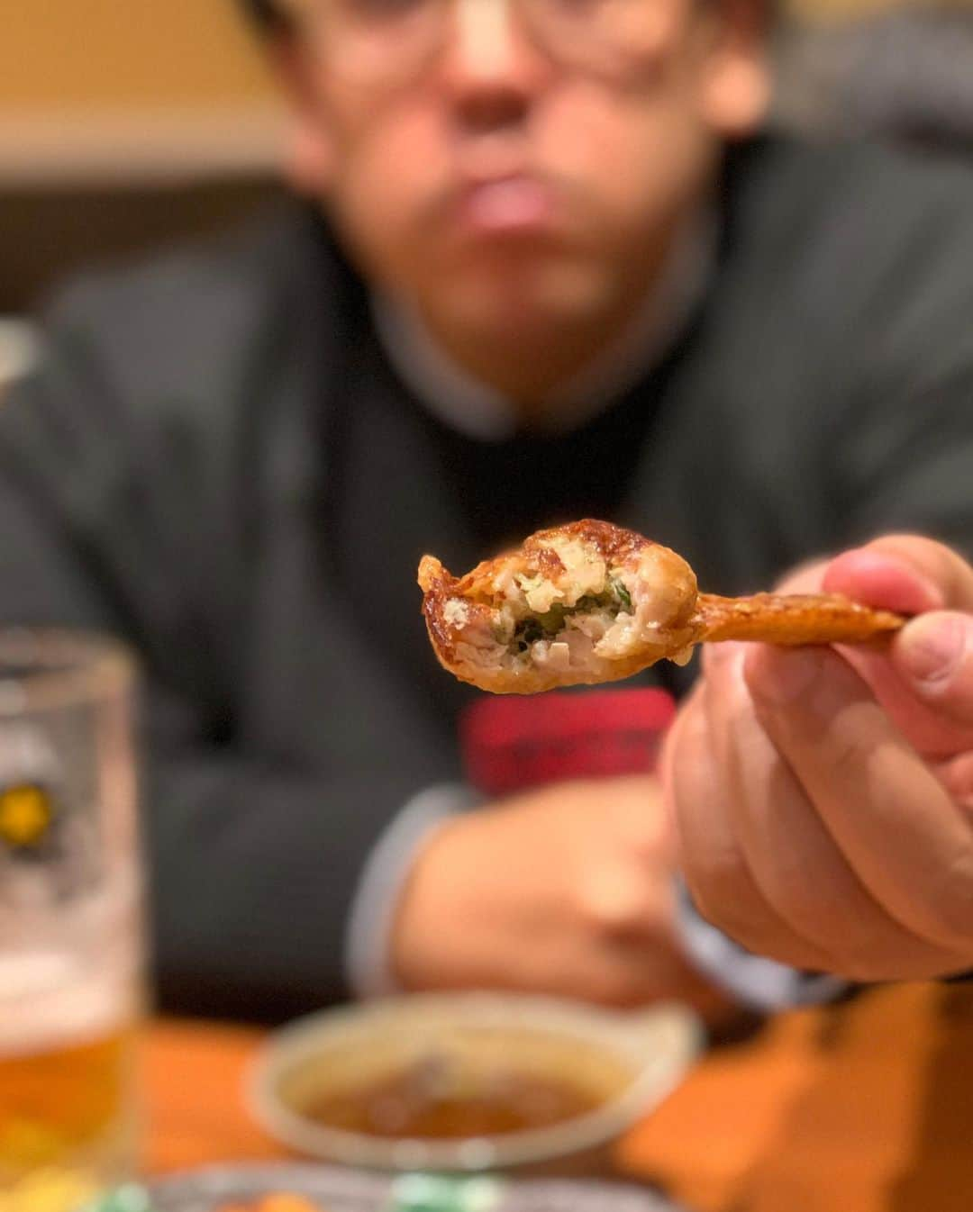 マービンJr.さんのインスタグラム写真 - (マービンJr.Instagram)「#一口いる？ #いらないの？ #いらないなら食べちゃうよ #本当にいらない？ #食べちゃったよ #手羽餃子 #in名古屋」11月11日 17時43分 - marvinjr39