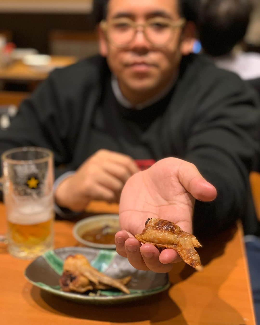 マービンJr.さんのインスタグラム写真 - (マービンJr.Instagram)「#一口いる？ #いらないの？ #いらないなら食べちゃうよ #本当にいらない？ #食べちゃったよ #手羽餃子 #in名古屋」11月11日 17時43分 - marvinjr39