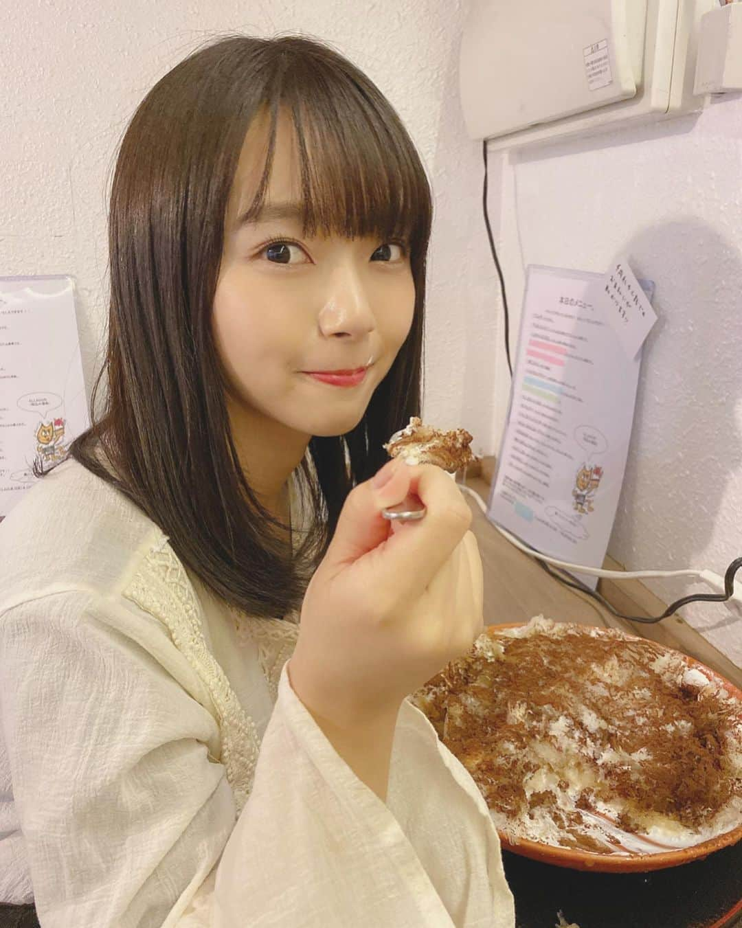 高畑結希さんのインスタグラム写真 - (高畑結希Instagram)「. 寒い中食べるかき氷って最高😁❄️ 震えながら食べたよー！ . #かき氷 #かきごおりすと #美味しい #寒い #震える #チラ見せ #ヒートテック #必需品 #ヒートテック無しでは #生きていけない #口に #クリーム #ついちゃった #はーと #大須 #名古屋 #あんどりゅ」11月11日 17時43分 - yuhki_takahata