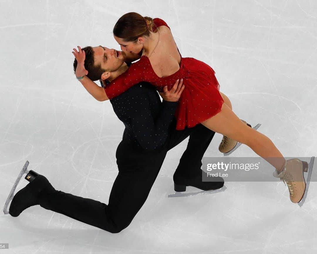 ニコーレ・デラ・モニカのインスタグラム：「Chongquing you’ve been amazing to us! It wasn’t easy to compete having started to train again only late in September but here we were trying to do our possible best and we are happy that we were able to perform for you!  Thank you all for the support and for your love! Now off to Beijing for one week before heading to Japan!!! #dellamonicaguarise #figureskating #coc2019 #chongqing #thankyou #love」