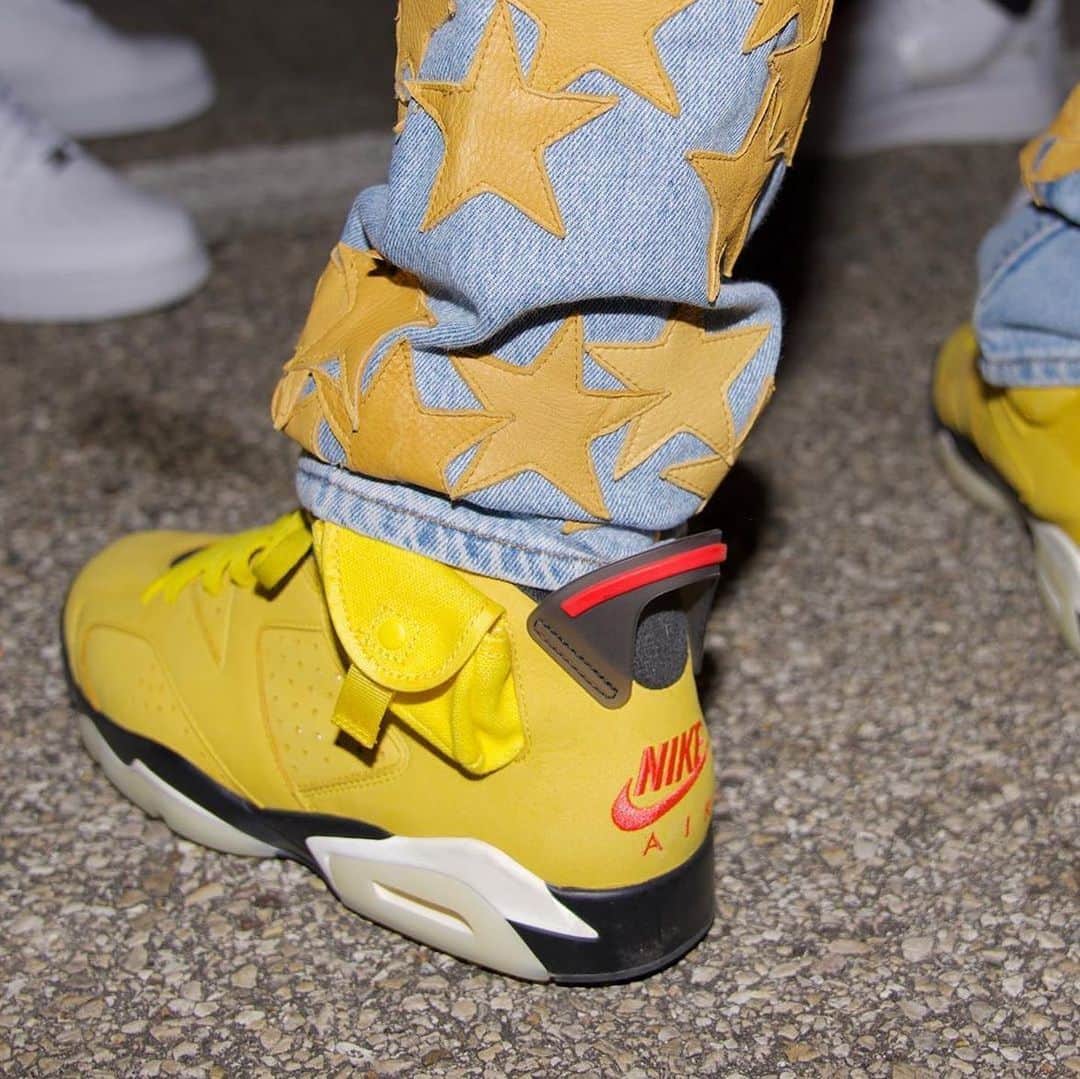 HYPEBEASTさんのインスタグラム写真 - (HYPEBEASTInstagram)「@hypebeastkicks: @offsetyrn was spotted in a new @travisscott x Air Jordan 6 “Yellow Cactus Jack” at Astroworld Festival 2019. The dark mustard yellow shoe was previously assumed to be a Friends & Family colorway, but new rumors suggest that it will see a release in Spring 2020. Stay tuned for official notes.⁠⠀ Photo: @chrismontante」11月11日 17時52分 - hypebeast