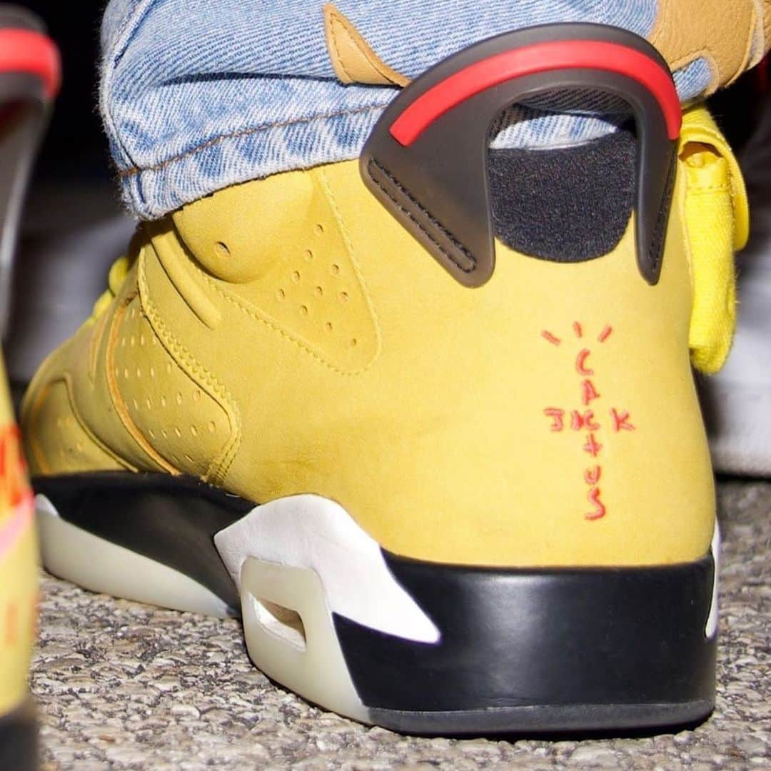 HYPEBEASTさんのインスタグラム写真 - (HYPEBEASTInstagram)「@hypebeastkicks: @offsetyrn was spotted in a new @travisscott x Air Jordan 6 “Yellow Cactus Jack” at Astroworld Festival 2019. The dark mustard yellow shoe was previously assumed to be a Friends & Family colorway, but new rumors suggest that it will see a release in Spring 2020. Stay tuned for official notes.⁠⠀ Photo: @chrismontante」11月11日 17時52分 - hypebeast