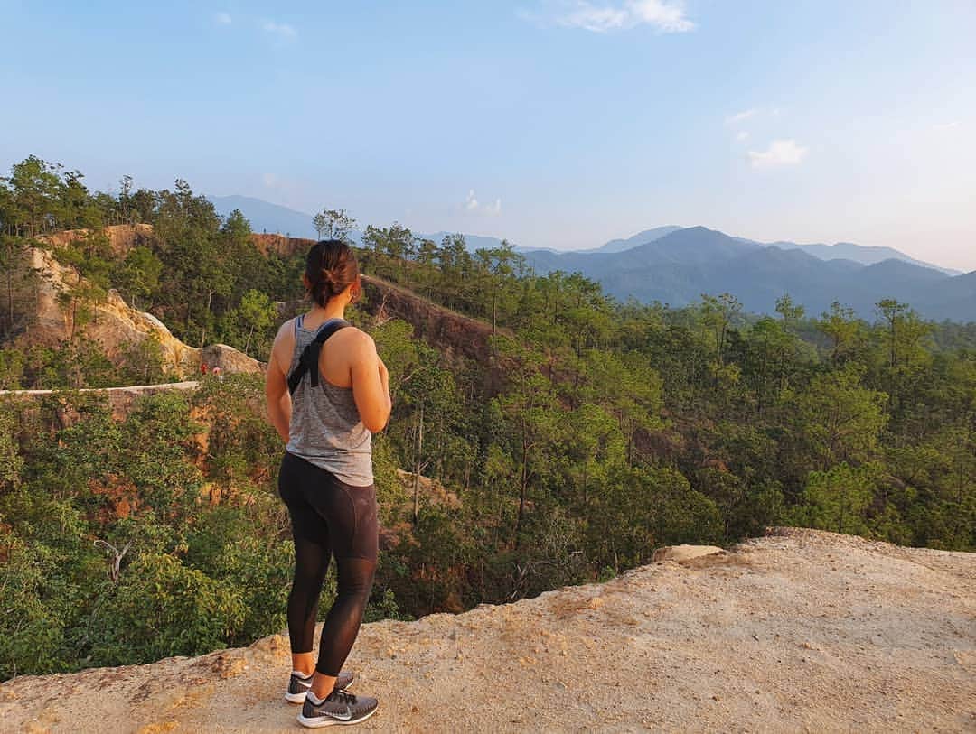 八木愛莉さんのインスタグラム写真 - (八木愛莉Instagram)「お休みをもらって、タイに来ました🌻🇹🇭﻿ ﻿Hello Thailand 🖐️🖐️ #restweeks#thailand#holidaymood#hiking#mountains#summerstalking#happy#view#thailife#nike#nikejapan」11月11日 17時58分 - airi.yagi