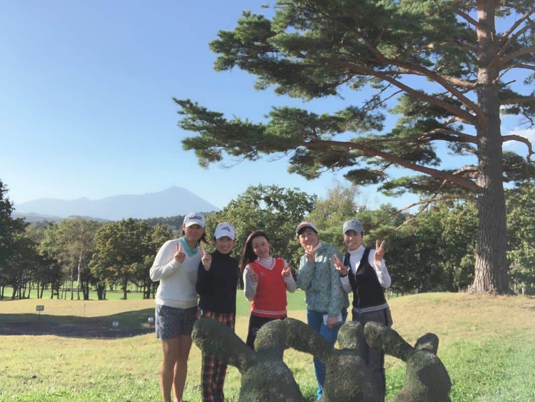 佐藤のぞみさんのインスタグラム写真 - (佐藤のぞみInstagram)「少し前の安比高原⛳️✨ 帰り新幹線が遅れるハプニングも楽しい先輩たちと最高の時間になってしまったお仕事でした🤣 #思い出深い #めげない先輩に #爆笑でしかない😂  10月生まれの未来さんと一緒にお祝いもしてもらったの✨ #岩手#安比高原#ありがとうございました#⛳️#🎂」11月11日 18時07分 - satonozomi1028