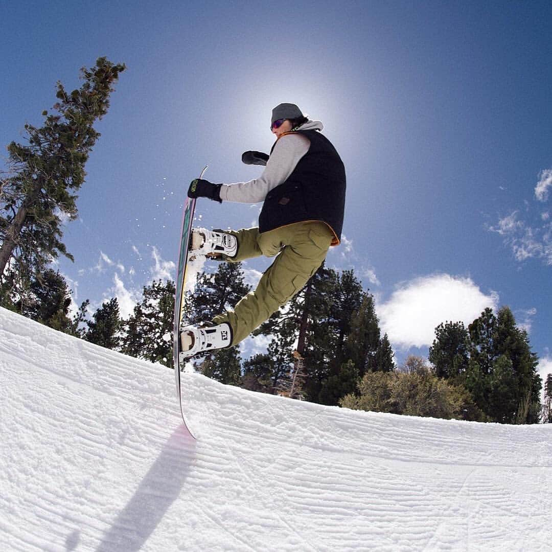 Burton Japanさんのインスタグラム写真 - (Burton JapanInstagram)「ボードのフレックスを楽しむルーク・ウィンケルマン。Photo: @deanblottogray #Winter2020Burton #KilroyCrew #washere」11月11日 18時19分 - burtonjapan