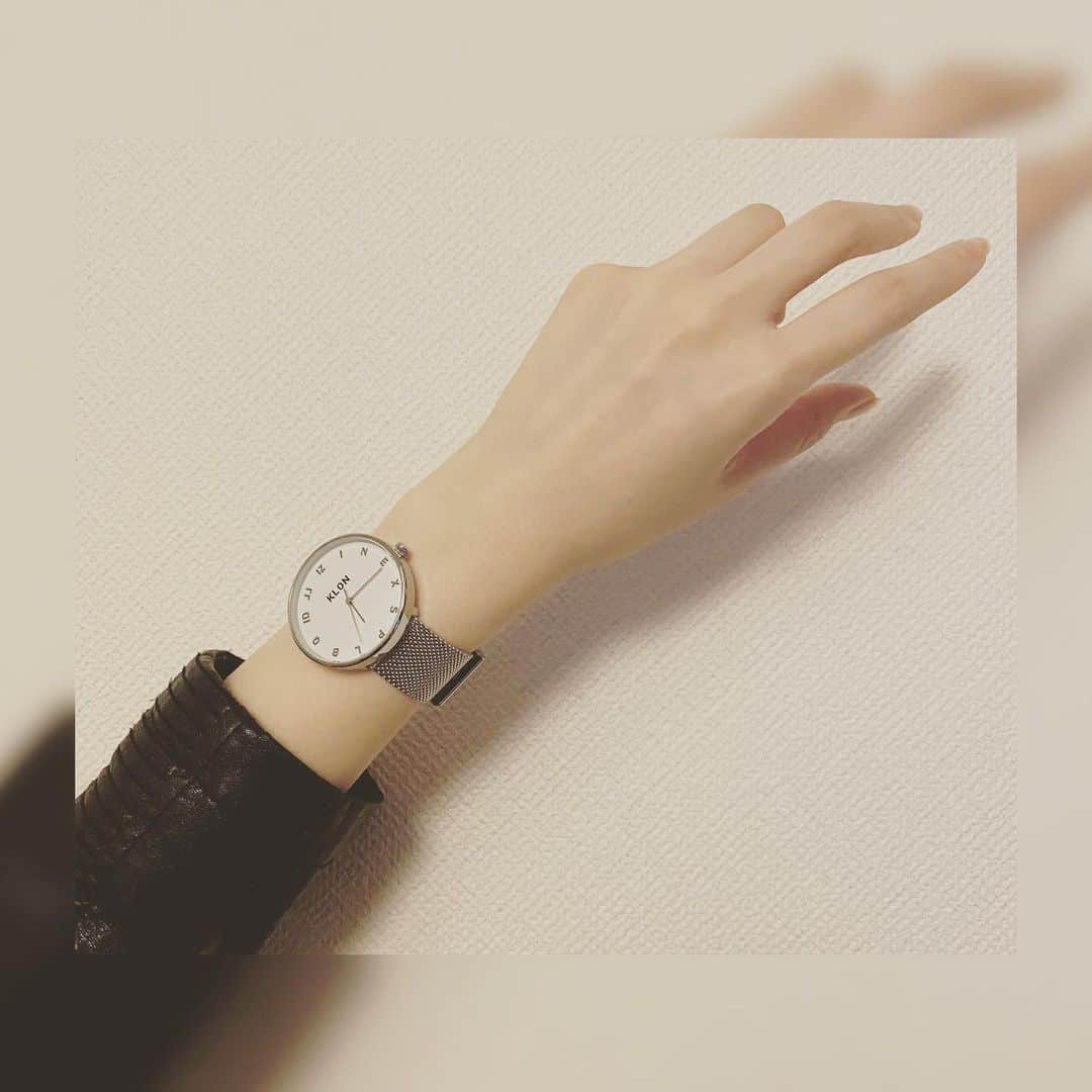 黒田瑞貴さんのインスタグラム写真 - (黒田瑞貴Instagram)「KLONさんから頂きました🙏🏻 シルバー系のかっこいいの初💕 #klon #watch #時計　#fashion #ootd #instawatch  #presents」11月11日 18時21分 - kurodamizuki_