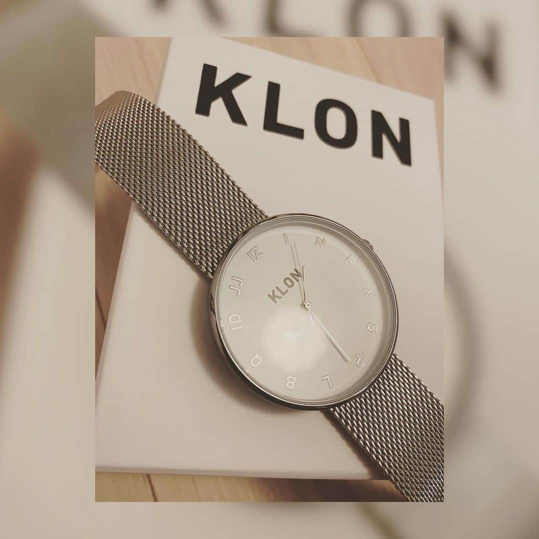 黒田瑞貴さんのインスタグラム写真 - (黒田瑞貴Instagram)「KLONさんから頂きました🙏🏻 シルバー系のかっこいいの初💕 #klon #watch #時計　#fashion #ootd #instawatch  #presents」11月11日 18時21分 - kurodamizuki_