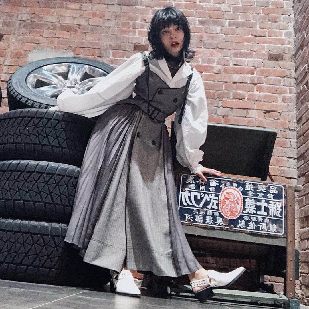 ジェニーのインスタグラム：「昨日のU-FES Girls 大阪の衣装！ テーマは海賊！  とも言えるけどレンガっぽい会場でやるって聞いたのでシャーロックホームズをイメージして組んでみました！あ、っぽいのはワンピースのチェック柄だけよ。笑笑  こういう服も好きだよ！全く着ないけど。笑）楽しゅうございました。  #yesterday #ootd #fashion #dress #ワンピのブランド名忘れちゃった。笑　#普段使い出来そうだったから買ったの！#満足」
