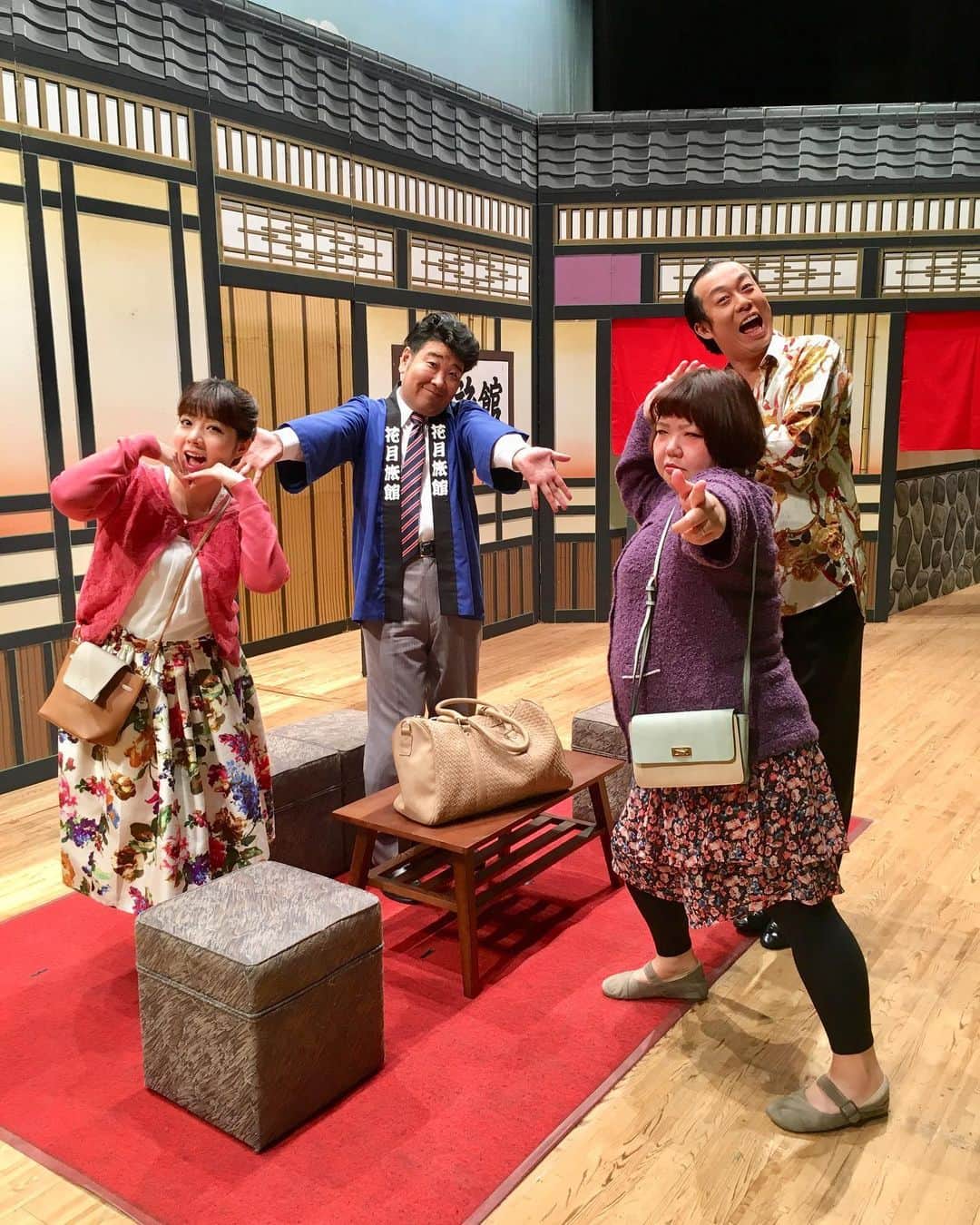 前田まみさんのインスタグラム写真 - (前田まみInstagram)「広島公演の思い出☺️✨🍁 ラストはホームで奈臣実ねえさんと撮らせていただいたよ💖 #吉本新喜劇 #よしもと新喜劇 #新喜劇 #内場勝則 にいさん #末成由美 ねえさん #安尾信乃助 にいさん #高橋靖子 ねえさん #山本奈臣実 ねえさん  #森田展義 にいさん #大黒ケイイチ にいさん #前田まみ 温かいお客様✨ ありがとうございました❤️ 2019.11.10」11月11日 18時30分 - koromami24