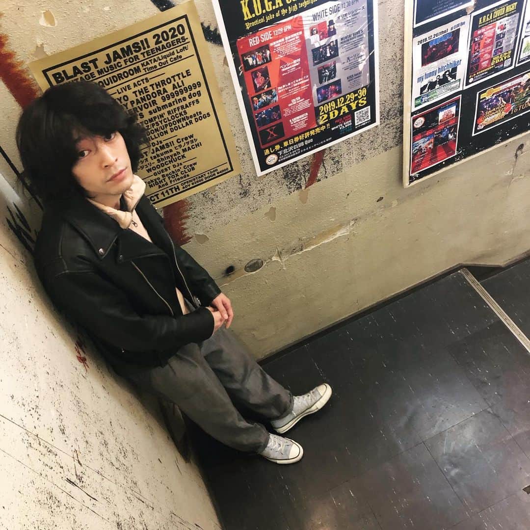 兒玉太智のインスタグラム：「本日11/11、下北沢Queにて"KiNGONS vs THE TOKYO"ツーマンです。 . . ・11/8 こだまたいちソロ『こだま現象』 ・11/9 THE TOKYO 『騒音寺 vs THE TOKYOツーマンin京都』 ・11/10 THE TOKYO『騒音寺 vs THE TOKYOツーマンin名古屋』 . . からの本日4連戦目！ さあ燃え尽きることができるのか…！ . . #THETOKYO #騒音寺 #KiNGONS #こだまたいち」