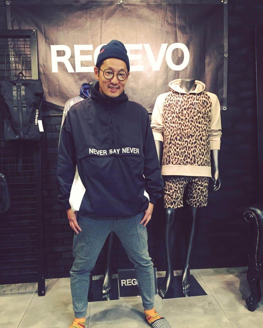 DJ MEGURUのインスタグラム：「@regievo_official で今冬の新作GETー♫  こういうシャカシャカなトップス欲しかったから嬉しいー( ^ω^ ) #レジエボ さんいつもありがとうございます！！」
