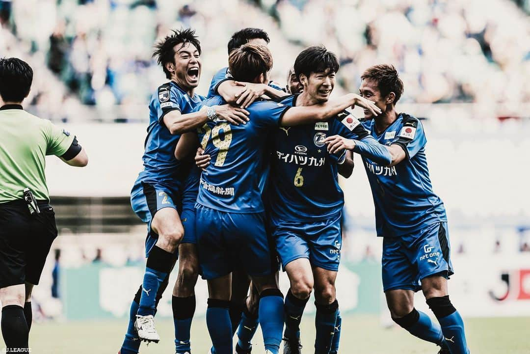 Ｊリーグさんのインスタグラム写真 - (ＪリーグInstagram)「Play Back JLEAGUE⚽️📸﻿ ﻿ 🏆#明治安田生命Ｊ１リーグ 第３１節﻿ 印象的なシーンをプレイバック🔥﻿ ﻿ #Ｊリーグ ﻿ #jleague﻿ ﻿ ﻿ #サガン鳥栖 #金井貢史 #小野裕二﻿ #横浜F・マリノス  #ベガルタ仙台 #平岡康裕 #シマオマテ﻿  #名古屋グランパス #前田直輝 #長谷川アーリアジャスール  #サンフレッチェ広島 #青山敏弘 #浦和レッズ #西川周作 #鹿島アントラーズ #レオシルバ ﻿ #川崎フロンターレ #山村和也 #小林悠﻿ #FC東京 #ディエゴオリヴェイラ ﻿ #セレッソ大阪 #奥埜博亮 #水沼宏太 ﻿ #大分トリニータ﻿ #soccer #⚽️」11月11日 18時41分 - jleaguejp