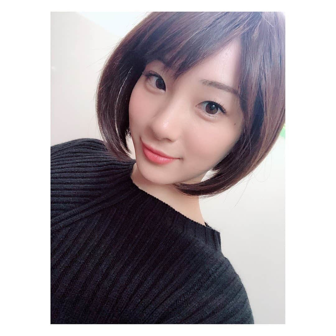 足立梨花さんのインスタグラム写真 - (足立梨花Instagram)「本日2:15〜フジテレビで！﻿ 「 #僕はまだ君を愛さないことができる 」﻿ ﻿ いつも2:25〜からだから間違えちゃいそうだけど、2:15〜っぽい🤔🎉﻿ ﻿ 12話ももがいております。﻿ お楽しみっ❤️﻿ ﻿  #僕まだ #これは #ウィッグ #どのシーンか #お楽しみに」11月11日 18時46分 - adacchee