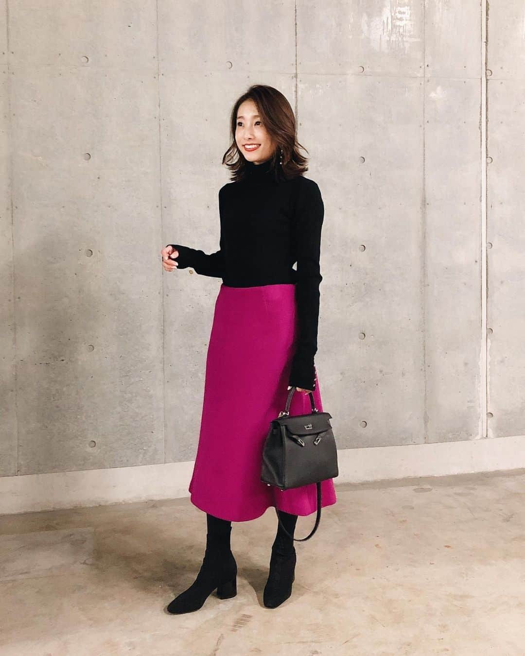 冨張愛さんのインスタグラム写真 - (冨張愛Instagram)「pink skirt 届いたのが嬉しくて 早速着た♡ このコーデに合わせたかったピアスもnew☺︎ はるぴちゃんのブランド @myfairholiday_official のもの💕 すっごく可愛いし 軽くてつけ心地が良いところもお気に入り...😍 * skirt ... #maronenonfee @maronenonfee  shoes ... #hermes @hermes  pierce ... #MYFAIRHOLIDAY @myfairholiday_official  #instagood #coordinate #ootd #outfit #fashion #instafashion #meg_ootd #MFH_style #코디네이트 #패션 #카메라 #コーディネート #コーデ #ファッション #今日のコーデ #今日の服 #ワンピース #ワンピ #157cmコーデ #マーロンエノンフィ」11月11日 18時57分 - megumitomihari