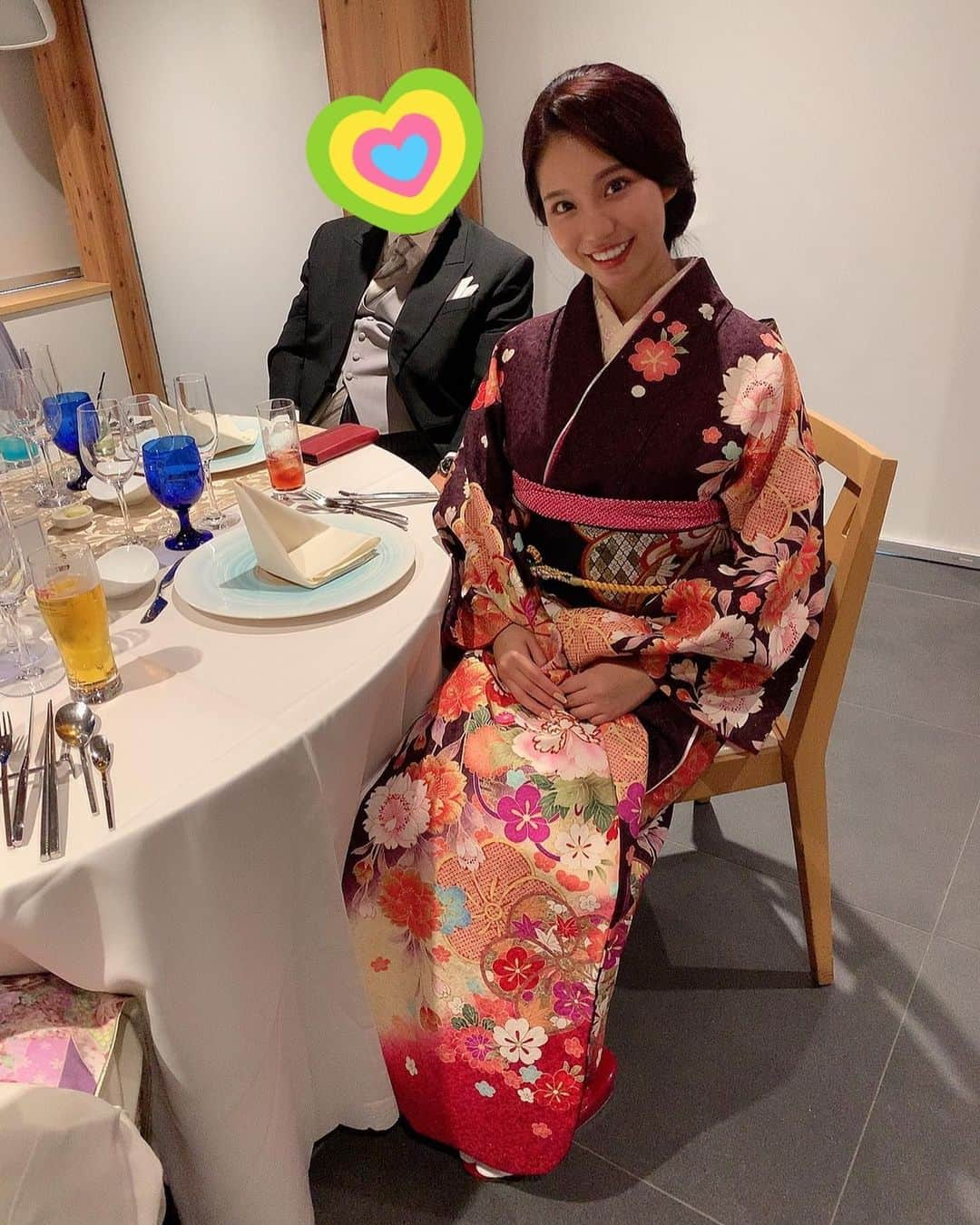 久松かおりさんのインスタグラム写真 - (久松かおりInstagram)「. 2019.11.4 私のお姉ちゃんの結婚式👰🤵💓 今まで見てきた中で一番綺麗で 可愛くて美しいお姉ちゃんだった🎶 挙式向かってる時のわたしるんるんだけど一日中泣いてたなぁ、、、笑 . 振袖4年ぶりに着てウキウキした！ . お姉ちゃん改めて結婚おめでとう〜💓 . . #結婚式 #兄弟 #姉妹 #なかよし #振袖 #ドレス #しあわせな時間 #followｍe」11月11日 18時52分 - hisamatsu_kaori