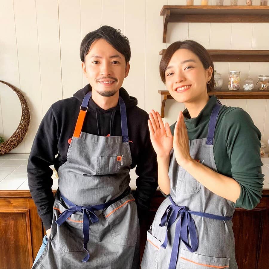 小柳津林太郎のインスタグラム：「最近健康のために料理再開してます🍳 この前は @tastemade さんの「きゅうりめし」という番組で2回目の撮影をしてきました。 今回はりんごのバラタルトを作りました。  料理は最高の気分転換であり、クリエイティブな創作活動ですわ。 これからも続けていきます🌹  #バチェラー #バチェラー2 #bachelorjapan #バチェラージャパン #小柳津林太郎 #ghost  #アマゾンプライム #thebachelor #rinstagram  #tastemadejapan #料理男子 #きゅうりめし #料理 #りんごのタルト #バラタルト #cooking #🌹」