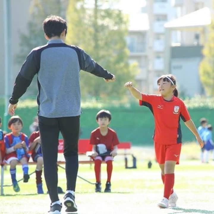 カレン・ロバートさんのインスタグラム写真 - (カレン・ロバートInstagram)「千葉県印西市にありますローヴァーズスポーツパークにて第2回ビックホップ杯が行われましたー🎉 第2回目と言うことで去年より断然にグレードアップなのです‼️ 来年はさらにレベル上げていきます🥳 参加してくださった地域のチームの皆様ありがとうございました✨✨🥺✨✨ #ビックホップガーデン#印西#ロバスポ#ミズノ#印西FC#優勝おめでとうございます#今度お邪魔しにいきます#ローヴァーズスクール生チーム#よく頑張りました#花まる🌼」11月11日 19時04分 - bobby201608