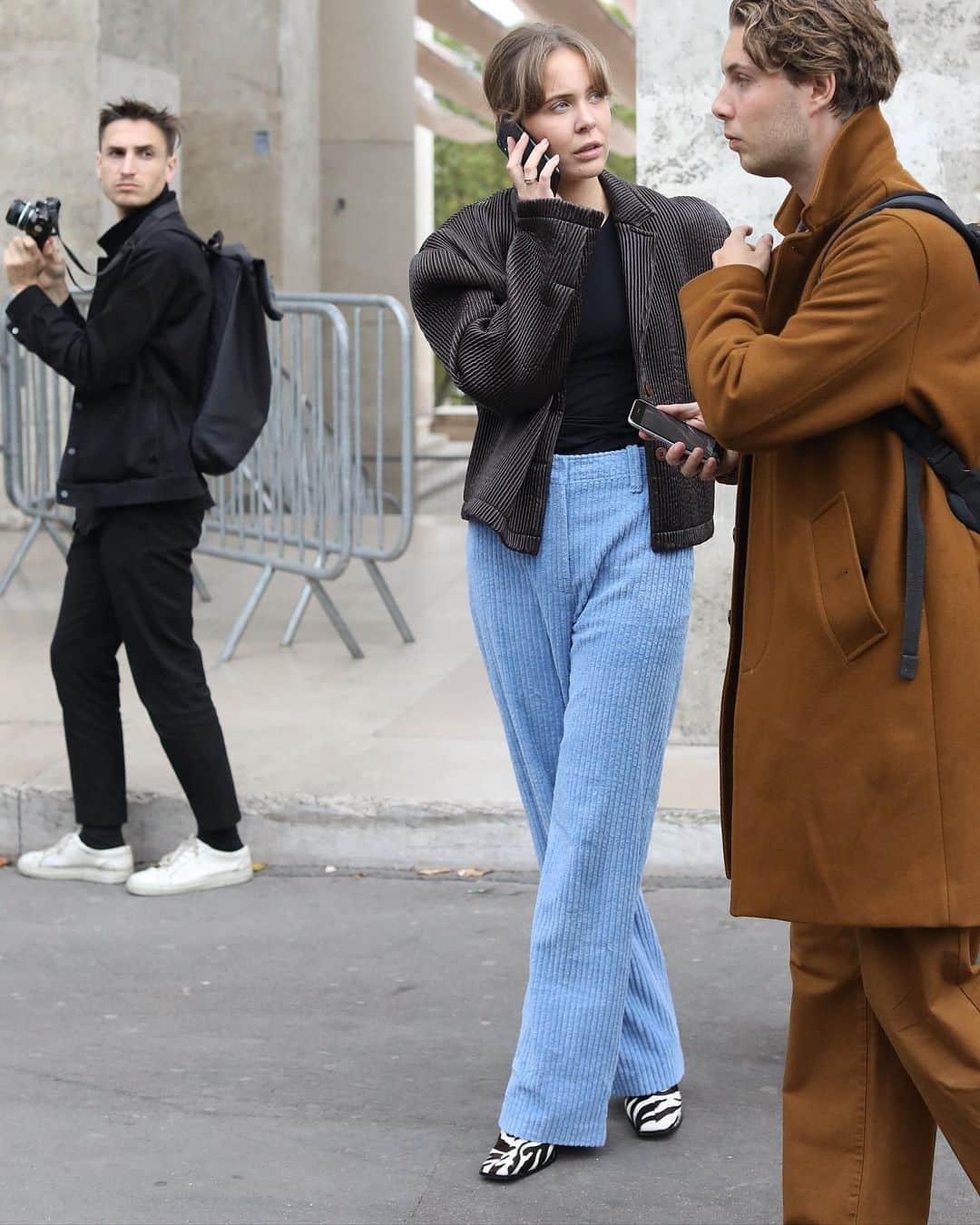 Lee Oliveiraさんのインスタグラム写真 - (Lee OliveiraInstagram)「Corduroy combo ⚡️ On the streets of Paris. . . . #streetphotography #style #paris #mode #streetstyle」11月11日 19時15分 - leeoliveira