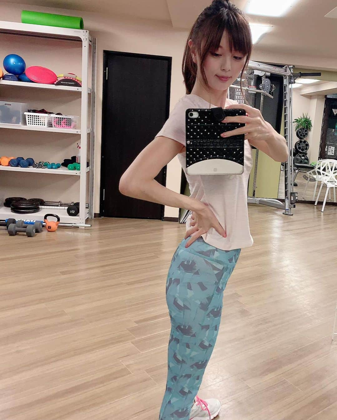 satomiさんのインスタグラム写真 - (satomiInstagram)「ダイエット企画中なのでトレーニング💪 赤坂の【HONEST】（@honest_gym）❗️ * 女性には本当オススメだよ！このジム！ ヒップアップ、脚痩せ中心に今日もトレーニング💓 * 辛さ忘れるぐらい楽しい！それもトレーニング方に 飽きない¨̮♡︎ （@y2amada ）⇨教え方めちゃ上手💪 * * 今日は20年ぶりぐらいにフラフープした〜笑！ できたことに感動笑❣️ *  @honest_gym  @y2amada  #赤坂パーソナルトレーニングジムHONEST  #赤坂パーソナルトレーニングジム  #ダイエット  #パーソナルトレーニング  #筋トレ #美容 #筋トレ女子 #トレーニング女子 #赤坂　 #赤坂見附 #ヒップアップ #お尻綺麗になりたい」11月11日 19時10分 - saatoomii47