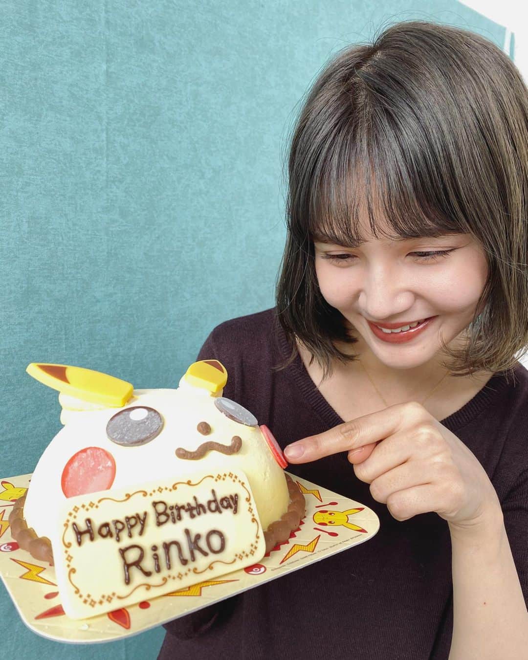 村田倫子さんのインスタグラム写真 - (村田倫子Instagram)「ああああぁー！ ピカチュウのケーキ！⚡︎⚡︎⚡︎ 愛しいーーーーー！(T . T)  @mer0217 のみなさん、毎年ありがとうございます。 とってもとってもらぶです…。 ♡♡♡ あ、そういえば髪色が暗くなりました。」11月11日 19時24分 - rinco1023