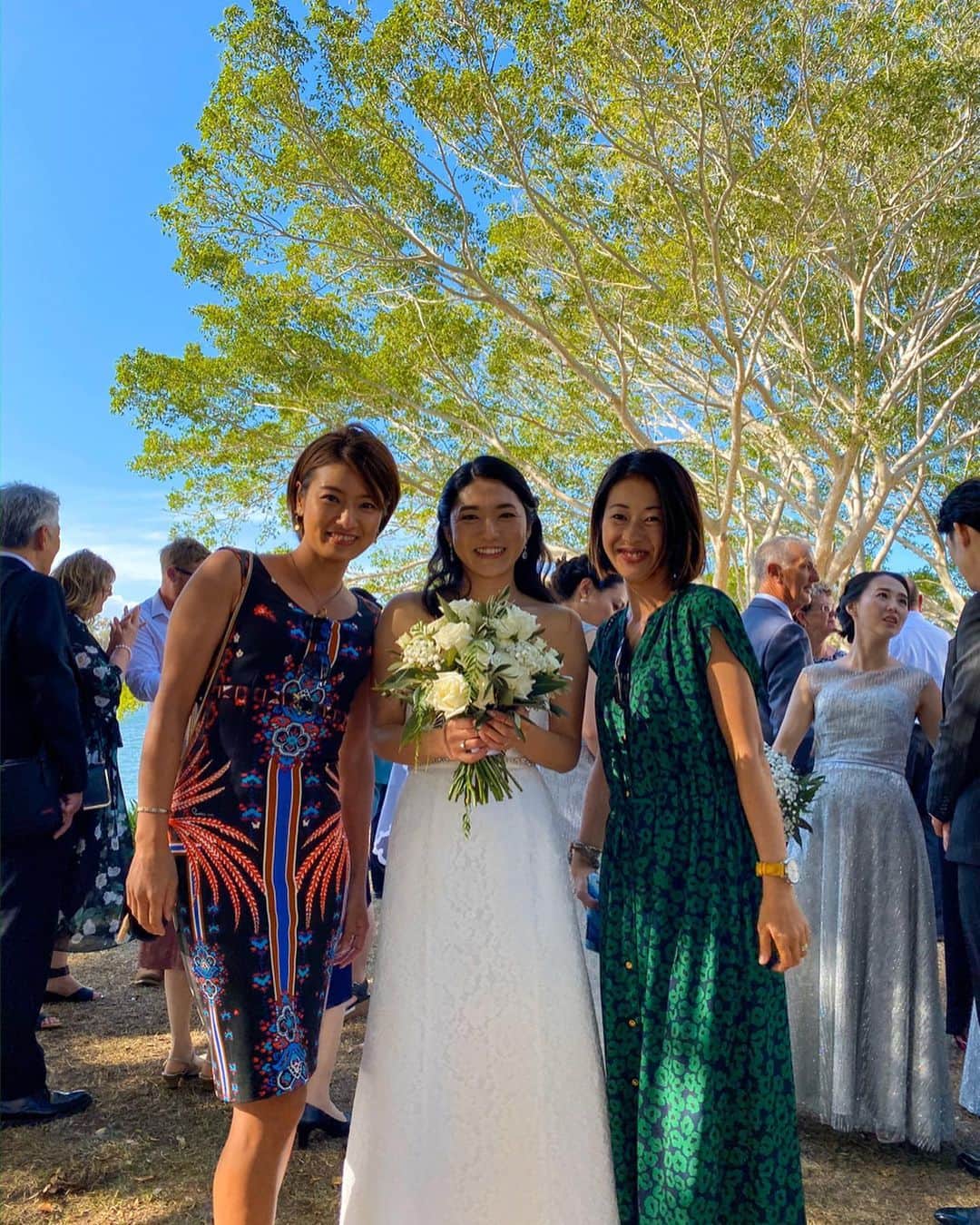 彩海のインスタグラム：「. . Happy wedding to Natsumi 💒 I moved to tears when I saw her 🥺 She is so beautiful and I’m sure that Momoko was there with us.  Congratulations and I’m so happy for you two!!! . . 妹の様に大切な、なっちゃんの結婚式に 出席するためにオーストラリアへ行ってきました。 . オージースタイルな挙式とパーティは新鮮だったし、 人種を超えた愛情を感じ🥺 ご両親が必死に英語を勉強していたり 旦那さんが日本語でスピーチ準備したり なんていうかオーストラリアと日本が融合した 皆んなの愛が素晴らしすぎました！ . . オーストラリアに住んでいるなっちゃん。 離れていても愛してるし！ 辛い事も多い海外生活頑張ってほしい！ . Love you always Natsumi 💕 . . . . #weddingdress #wedding #weddingparty #internationalcouple #internationallove #internationalwedding #australianjapanesewedding #happy#love#国際結婚式#国際結婚 #おめでとう #愛だなー #ハーフの子供絶対かわいいよなー #いいなー笑」