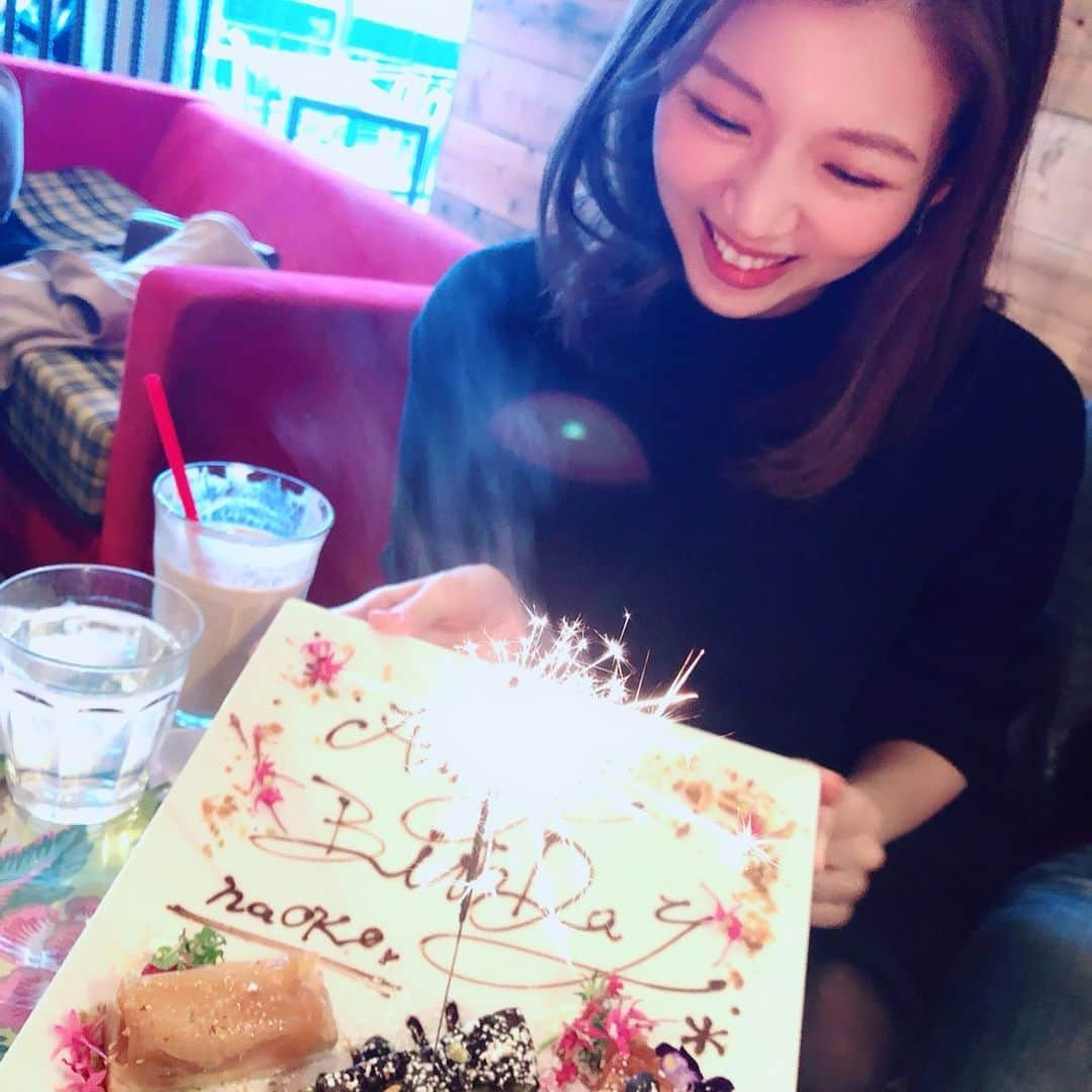 七菜香さんのインスタグラム写真 - (七菜香Instagram)「誕生日も近いし会いたすぎて、奈緒の旦那さんにも協力してもらい 東京に行ってサプライズで会ってお祝いしてきました🎂✨ 奈緒のお腹にはベビちゃんがいて👶🏼💗 順調にスクスクお腹も大きく成長してました☺️ 歳が近い子が欲しいね〜なんて昔から話してたけど、 同い歳の子供をもてる日がくるなんて感慨深いなあ😌 早く会いたいな♡ ・ ・ ・ ・ ・ ・ ・ #friends #mybestie #pregnant #girls #tokyo #hbd #loveu #instagood #親友 #同い年baby #女の子ママ #👶🏼」11月11日 19時20分 - nanaka0118