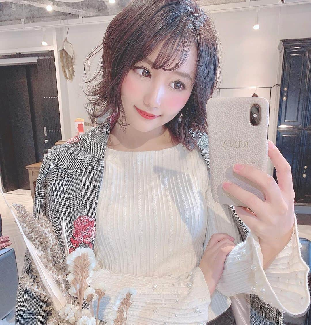 加藤里奈さんのインスタグラム写真 - (加藤里奈Instagram)「. 鏡で反転しちゃってるけど RINAって入れてもらった☺️💞 . 最近ベージュがお気に入り❤︎ . #ootd #fashion #instafood #instagram #instalike  #hairstyle #outfit #code #coordinate #style #stylepoint #instafashion #instagood #instalike #ファッション #撮影 #ヘアアレンジ #ヘアスタイル #アレンジスタイル #ヘア #かとこ #コーディネート #コーデ #かとこーで #今日の服 #インスタグラマー」11月11日 19時27分 - katoco0326