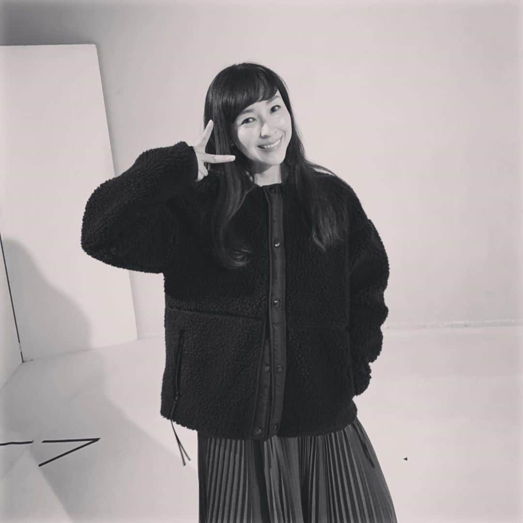 InRedさんのインスタグラム写真 - (InRedInstagram)「絶賛発売中のInRed12月号は麻生久美子さんが表紙です。 お茶目で可愛い麻生さんの撮影時オフショット♡ma  #inredmagazine #inred12月号 #麻生久美子 #時効警察はじめました #三日月さん」11月11日 19時29分 - inrededitor