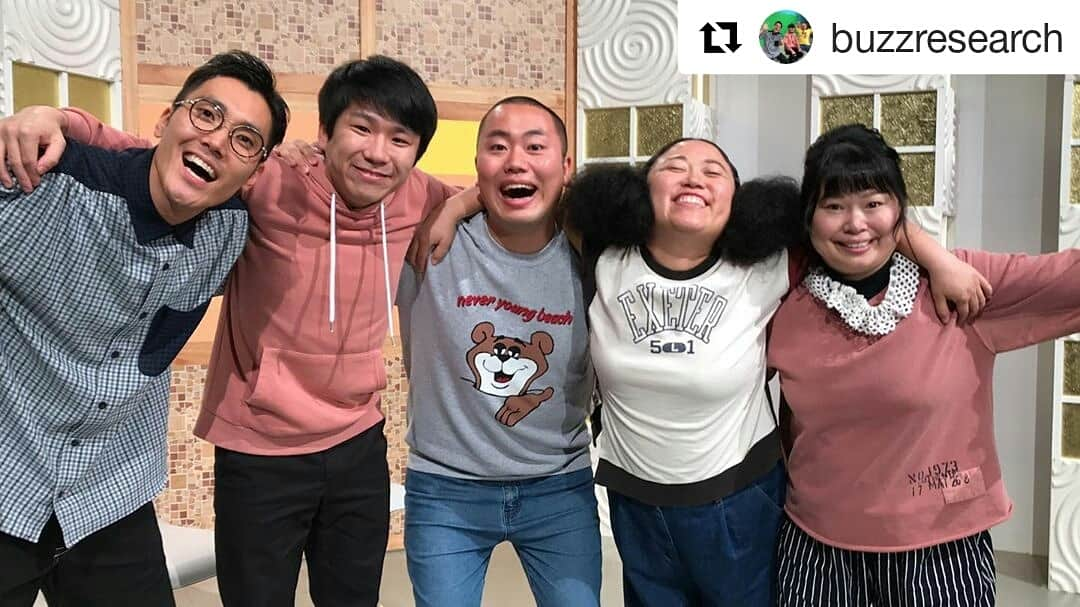 岡山放送さんのインスタグラム写真 - (岡山放送Instagram)「#Repost @buzzresearch (@get_repost) ・・・ 微笑ましい写真です☺️ 明後日11/13のバズリサはニッチェのお二人が登場します！！ 24:25~OHKにて！ #ニッチェ #ハナコ #ハナコ岡部  #ハナコ秋山 #ハナコ菊田 #芸人  #収録  #ハナコのbuzzリサーチ #バズリサ  #8ch#OHK#岡山放送」11月11日 19時40分 - ohk_official