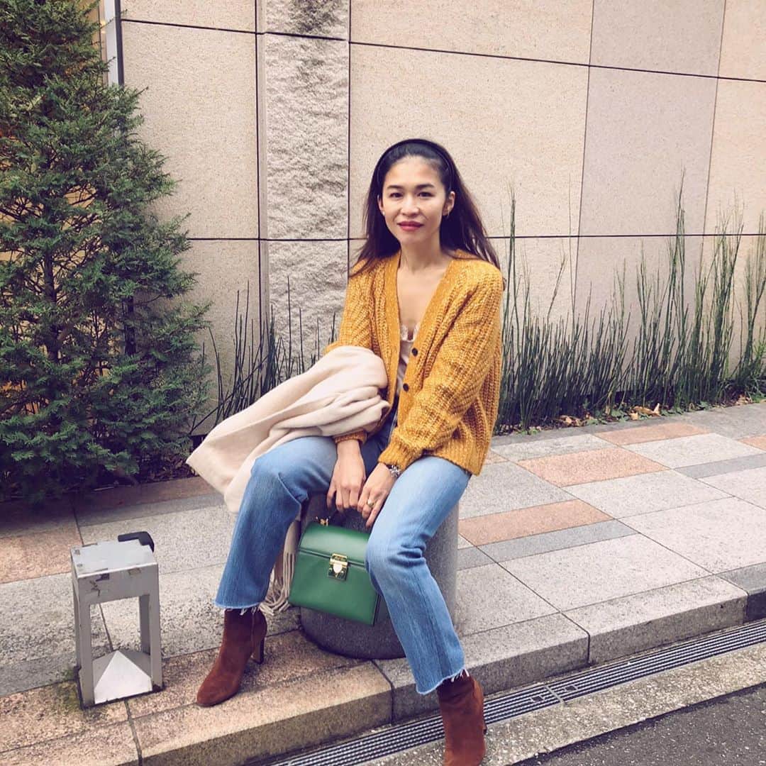 のインスタグラム：「#knit#mustard# @demyleeny #makeawish  #ほっとする練習#白い洋服は#着た日によごす確率#89%  どうしてだろ」