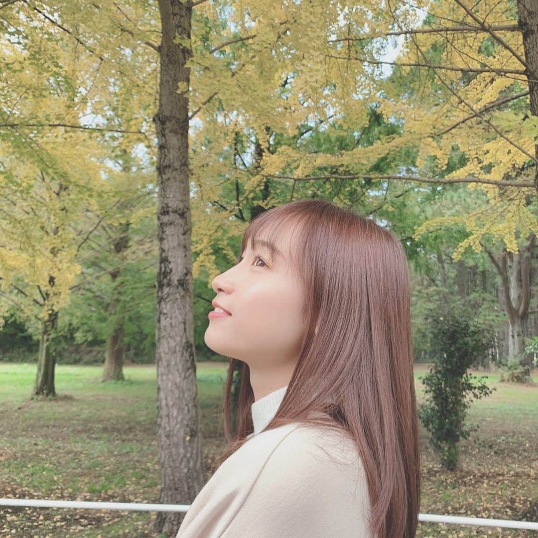 鈴木えりかのインスタグラム：「. . . . . #autumn #横顔 #🍁」