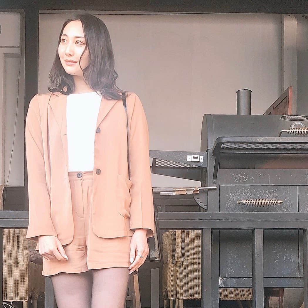 aya onoのインスタグラム：「@7things.official のセットアップ 今の季節にぴったりの秋色🍁 . #7things #fashion #setup #セットアップ」