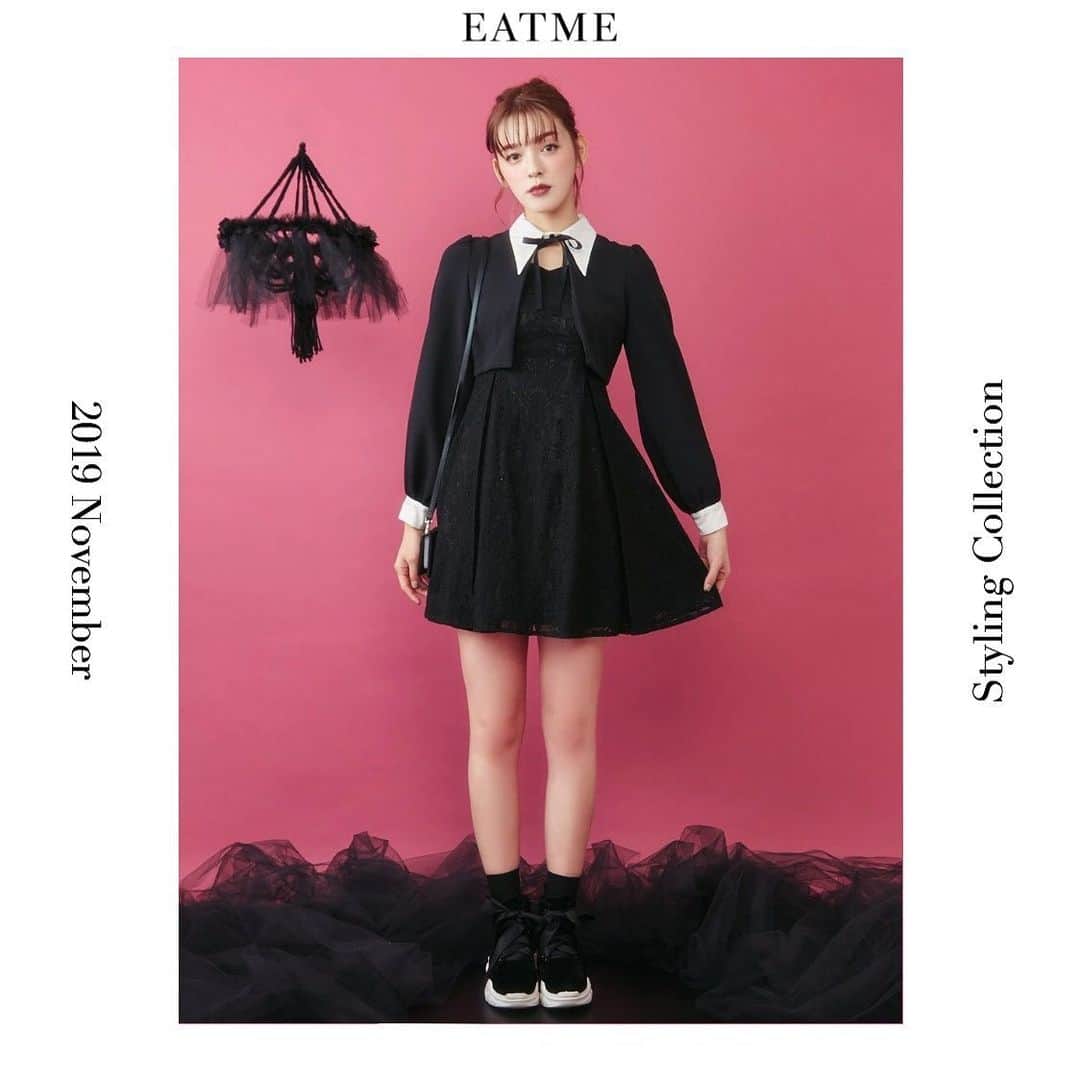 のインスタグラム：「11.11 update… #EATME #NOVEMBER #LOOK #COLLECTION #📖 #VINTAGEAFTERNOONTEA @maotin1019  身長🚺:169cm ワンピース、ブーツ➡︎発売中 スマホケース➡︎11月発売予定 ソックス➡︎参考商品 . バイカラー2ピースライクワンピース（ #ONEPIECE ） ¥15,000（＋tax） COLOR🎨:BLK.PNK.BLU SIZE📐:S.M . フェティッシュデザインスマホケース（ #CASE ） ¥6,000（+tax） COLOR🎨:BLK.PNK.SLV . スニーカーソールショートブーツ（ #BOOTS ） ¥13,600（+tax） COLOR🎨:O/WHT.BLK SIZE📐:S（22.5cm) M（23.5cm）、L（24.5cm） . #EATME_COLLECTION #EATME #eatmejapan #イートミー #fetishmode #2019aweatme #2019aw  #益若つばさ #tsubasamasuwaka #fashion #styling #japan #tokyo #harajuku #原宿 #instagood #like4like」