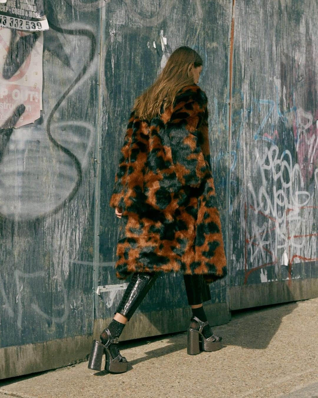 トップショップさんのインスタグラム写真 - (トップショップInstagram)「Cow print coats for anything but the farm. Tap to shop or shop via the 🔗 in bio.」11月11日 21時00分 - topshop