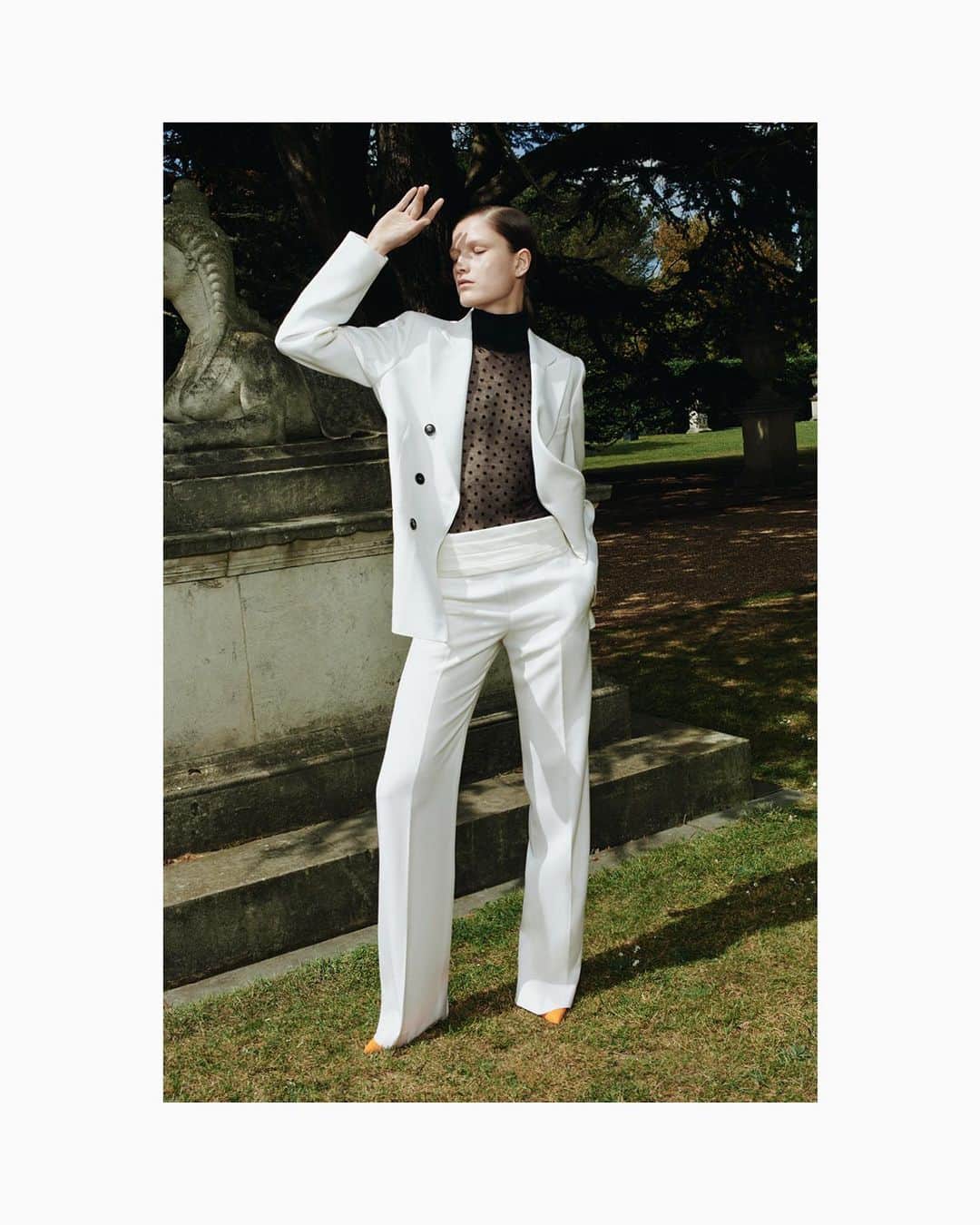 ヴィクトリアベッカムさんのインスタグラム写真 - (ヴィクトリアベッカムInstagram)「My favourite #VBPreSS20 looks are a modern take on traditional tuxedo dressing. x VB」11月11日 20時56分 - victoriabeckham