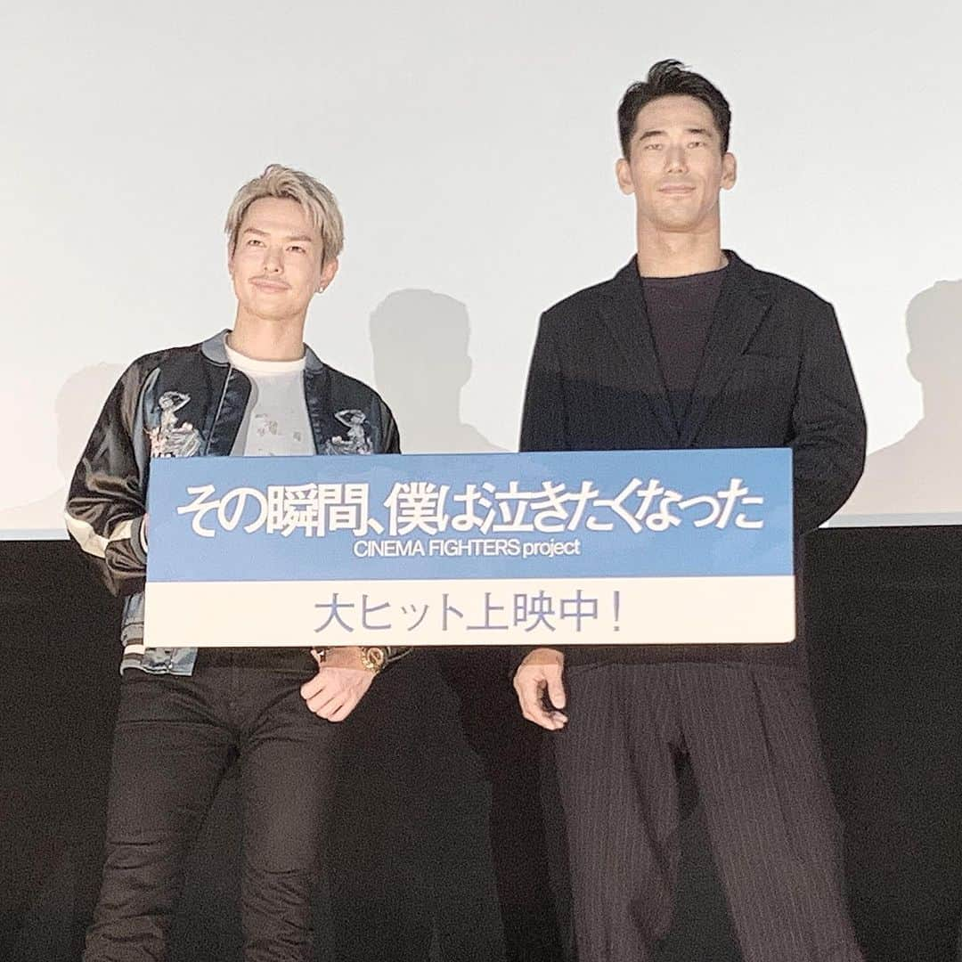 小林直己さんのインスタグラム写真 - (小林直己Instagram)「舞台挨拶をやりました。 Thank you Cinema Fighters and all the people who came to the stage greeting and Q&A for my new short film omnibus today.  質問コーナーでは作品のメッセージにも繋がるものもあり、楽しかったです。  シネマファイターズ第三弾 『その瞬間、僕は泣きたくなった』 大好評上映中です！  #行定勲 監督 #三池崇史 監督 #松永大史 監督 #洞内広樹 監督 #井上博貴 監督  #EXILE #三代目JSOULBROTHERS #三代目JSOULBROTHERSfromEXILETRIBE #三代目JSB #三代目 #3jsb #ldh #小林直己 #NaokiKobayashi  #CFP3 #ssff #shortshortsfilmfestival @shortshortsfilmfestival #cinemafighters #今市隆二 #シネマファイターズ #小竹正人 #海風 #観た方は #ぜひコメントに感想を #あなたの『その瞬間』を教えてください」11月11日 21時10分 - naokikobayashi_works