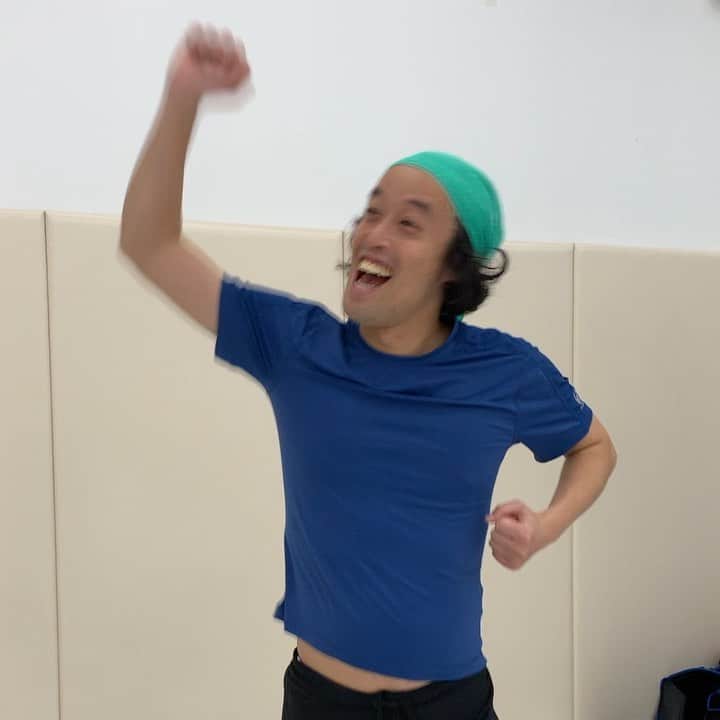 岸本加世子のインスタグラム：「かよちゃんトレーニング。🎼へーこき左衛門ぷぅの介。#bravegym#やついいちろう #へーこき左衛門ぷぅの介🤣」