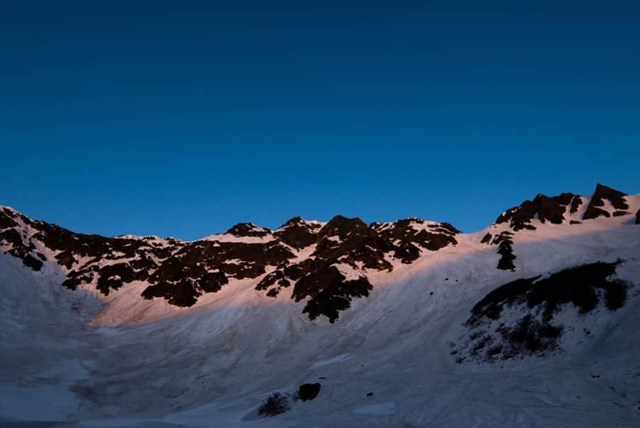 マウンテンハードウェア公式さんのインスタグラム写真 - (マウンテンハードウェア公式Instagram)「「CLIMB IN, BEYOND MYSELF. with Kira Nakagawa」  里山から雪山まで幅広くフィールドに親しむ、モデルでありフィールドナビゲーターの仲川希良（ @kiranakagawa ）が、憧れの涸沢カールを抜けて雪が残る北穂高岳へ挑戦。  美しいアルプスの山々に魅了される特設サイトが本日より公開！  詳細は　@mountainhardwear.jp プロフィールから「最新情報」リンクを✅  #mountainhardwear  #マウンテンハードウェア #雪山登山 #残雪期登山  #北アルプス #北穂高岳 #涸沢カール #雪山 #涸沢ヒュッテ #仲川希良 #kiranakagawa #outdoor #outdoorfashion #アウトドア #チャレンジの山旅」11月11日 21時12分 - mountainhardwear.jp