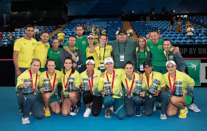 アイラ・トムリャノビッチのインスタグラム：「So incredibly proud to be a part of this team 💚💛」