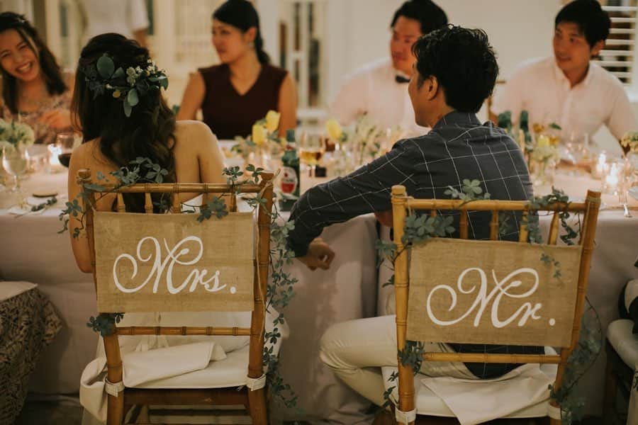 ARCH DAYS Weddingsさんのインスタグラム写真 - (ARCH DAYS WeddingsInstagram)「会場装飾を考える際、テーブル上を飾る会場装飾だけでなくチェアのデコレーションについても検討してみませんか？🌿﻿ ﻿ ﻿ チェアのデコレーションは、結婚式に彩りを添えるためにもおすすめの方法。後ろから撮影された場合の写真映えも抜群です◎﻿ ﻿ ﻿ 今回こちらのCOLUMNでは、ARCH DAYS花嫁さんの結婚式で実際に使われたチェアサインやチェアデコレーションをご紹介✨﻿ ﻿ ﻿ ▽このCOLUMNを読むにはストーリーズを☑︎﻿ ウェディング会場装飾に！チェアサイン＆チェアデコレーション特集﻿ ﻿ ﻿ ▽ARCH DAYSトップページはこちらから☑﻿ @archdays_weddings﻿ プロフィールのリンクから👰🏻﻿ ﻿ ﻿ ▽バースデー・ベビーシャワーなどの情報を見るなら💁🎉﻿ @archdays﻿ ﻿ ----------------------﻿ #archdays #archdays_wedding #アーチデイズ #アーチデイズウェディング #archdays花嫁 #チェアサイン #チェアデコレーション #会場装飾 #会場装飾デザイン #ウェディング装飾 #結婚式装飾 #結婚式手作り #結婚式diy #ウェディング手作り #ウェディングdiy #花嫁手作り #花嫁diy #2020春婚 #2020夏婚 #2020秋婚 #2020冬婚 #プレ花嫁 #卒花嫁 #結婚式準備 #ウェディング準備 #花嫁準備﻿ ----------------------﻿ https://archdays.com/column/2019/11/11/49463﻿ ----------------------」11月11日 21時14分 - archdays_weddings