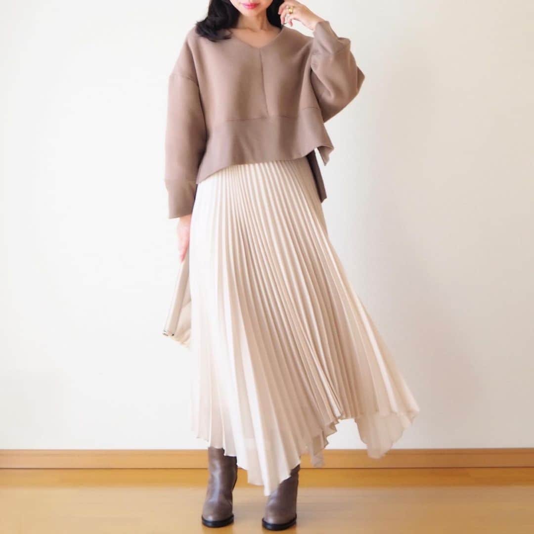 のインスタグラム：「outfit❄️ * mocha✖︎ivory☺︎ * ばたばたがすこーし落ち着いて、ほっとしてます。 裏起毛なので、あったかい♪ * #basementonline #milaowen #pippichic #zara」
