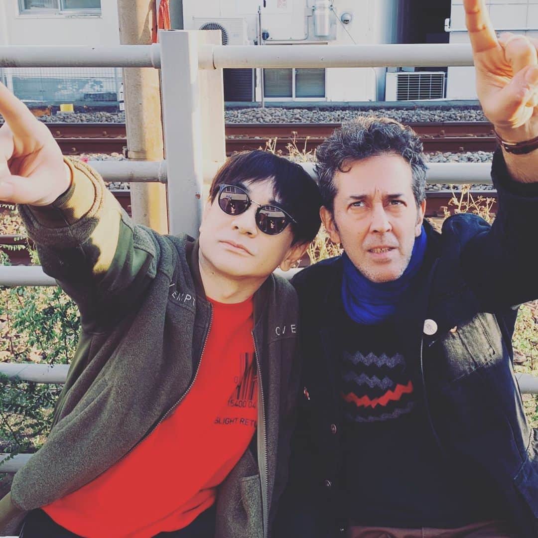 小山田圭吾のインスタグラム：「me & bid @themonochromeset !」