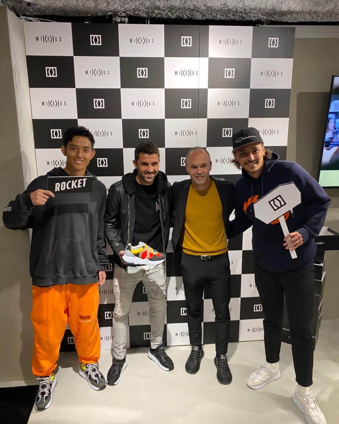 のインスタグラム：「MIKAKUS Japan Opening in Kobe🔥👟 Congrat's to @andresiniesta8 and everyone apart of MIKAKUS!! @joel_borras81  @mikakus  #MIKAKUS  #ATTITUDE #sneakers #designedinbarcelona  #madeinportugal #mikakusjapanopening」