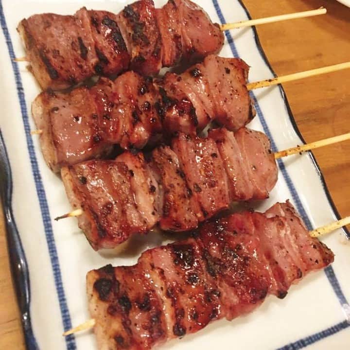 KitchHikeのインスタグラム：「キッチハイクに参加したみなさんの写真をご紹介📸 ﻿ ﻿ 〈photo by きなこさん😋〉﻿ 素敵な写真をありがとうございます🎶 ﻿ ﻿ 【もつ焼とワイン★キャプテン】﻿ ﻿ 素材・串打ち・火入れにこだわって焼き上げたもつ焼きがジューシーでたまらない！🔥 ﻿ もつ焼きをバル風に楽しめるネオ酒場です💫﻿ ﻿ #instafood #foodstagram #delicious #yummy #飯テロ #もつ焼きとワインキャプテン #もつ焼き #ワイン #東京 #代々木 #おいしい #グルメ #インスタグルメ #絶品 #グルメ好きな人と繋がりたい #食べるの好きな人と繋がりたい #kitchhike #キッチハイク」