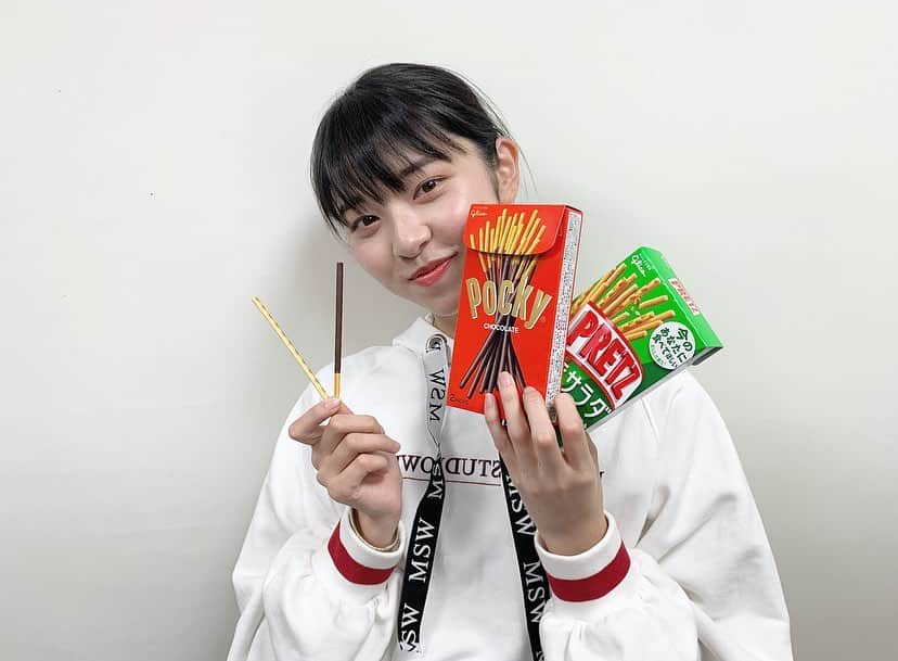 ジョナゴールドさんのインスタグラム写真 - (ジョナゴールドInstagram)「♥ Let’s share Pocky!!!! ・ 今日、11月11日はポッキー＆プリッツの日😘 ちゃんと今日のために買いました(笑)😎 ・ Share Happiness︎💕︎💕 ♥ #ポッキーの日 #ポッキー #プリッツ#pocky #1111 #share #happiness #ringomusume #jonagold」11月11日 21時40分 - jonagold_0323