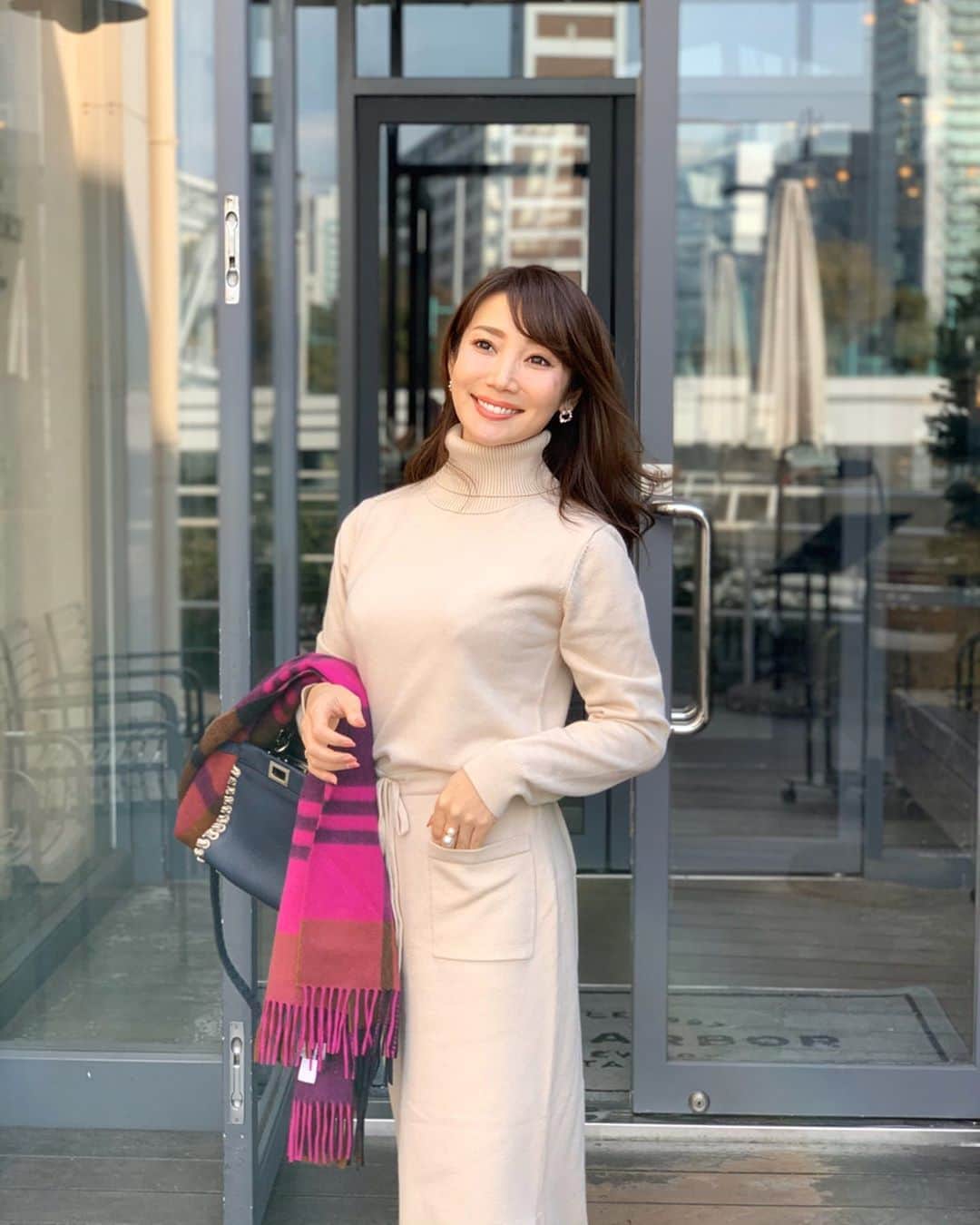 のインスタグラム：「・ ・ 一枚でコーディネートがきまり 動きやすさも抜群♡ ニットワンピース大好き˚⁎⁺˳✧༚ ・ 土曜日に入荷しています！！ ・ ・ one-piece→#lialapg bag→#fendi stole→#johnstons  pumps→#pellico ・ ・ #onepiece #coordinate #outfit #ootd #look #style #fashion #wardrobe #instagood #instafashion #ワンピース #ニットワンピース #コーティネート #ママコーデ #ママコーディネート#ママファッション」