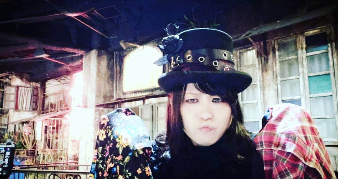 O-JIROのインスタグラム：「この衣装･･･。叩きにくいことが判明･･･。ｱﾊﾊ。#penicillin #九龍頭」
